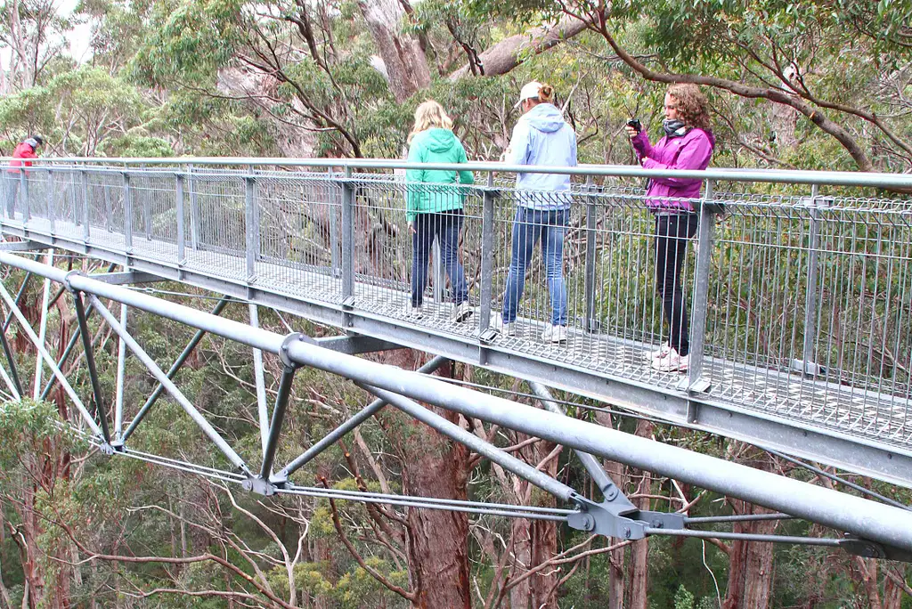 Melbourne to Perth 13 Day Overland Tour