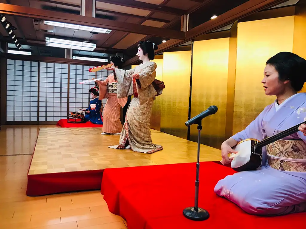 Geisha Entertainment Show and Multi-course Japanese Meal