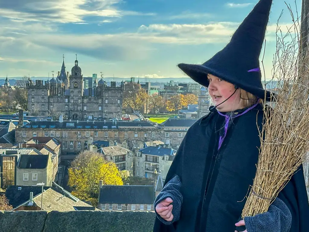 Edinburgh Witches Old Town Walking Tour and Underground Vault