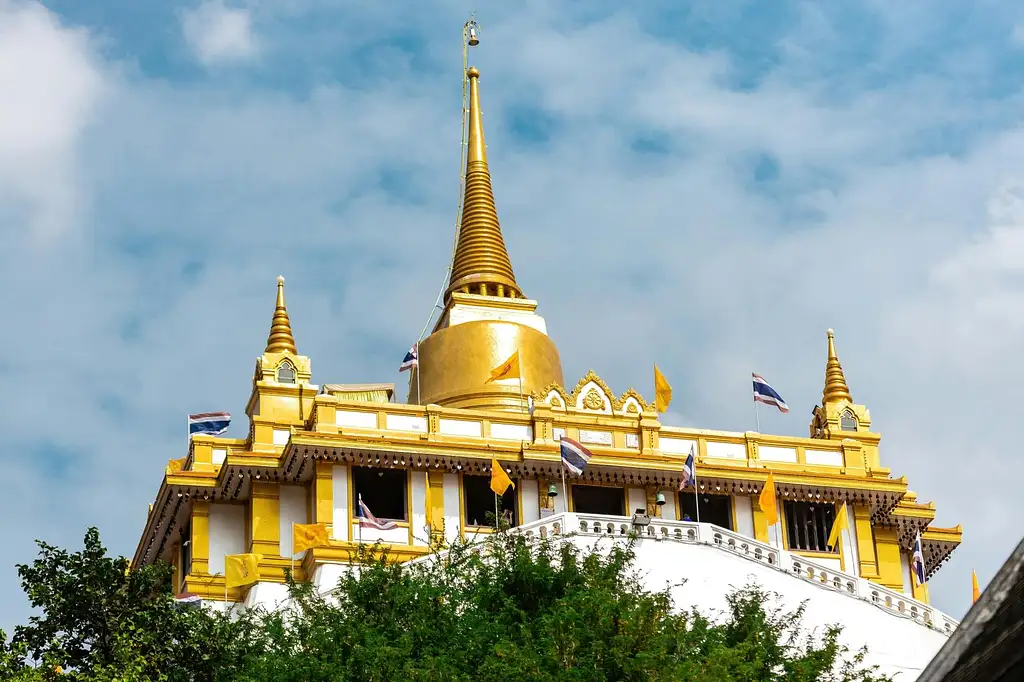 Golden Mount with Metal Castle and Giant Swing Tour in Bangkok