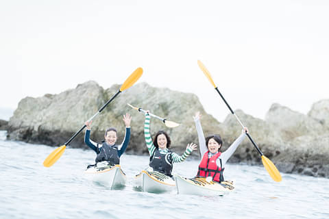 SEA KAYAKING WITH THE GRAND VIEW OF MT. FUJI