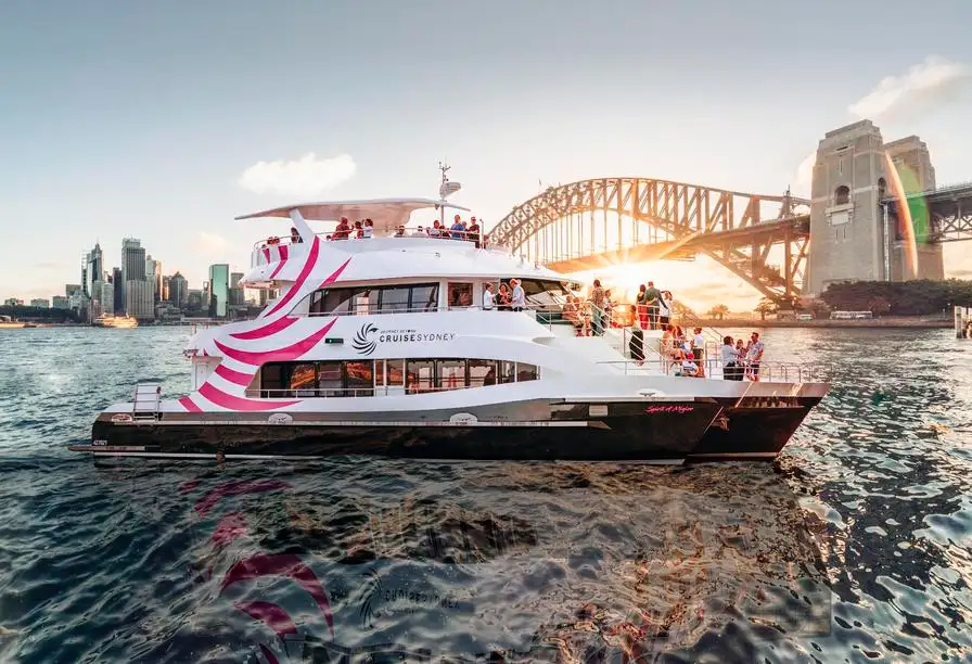 Vivid Sydney 2025: All-inclusive Dinner Cruise with Beverage Package