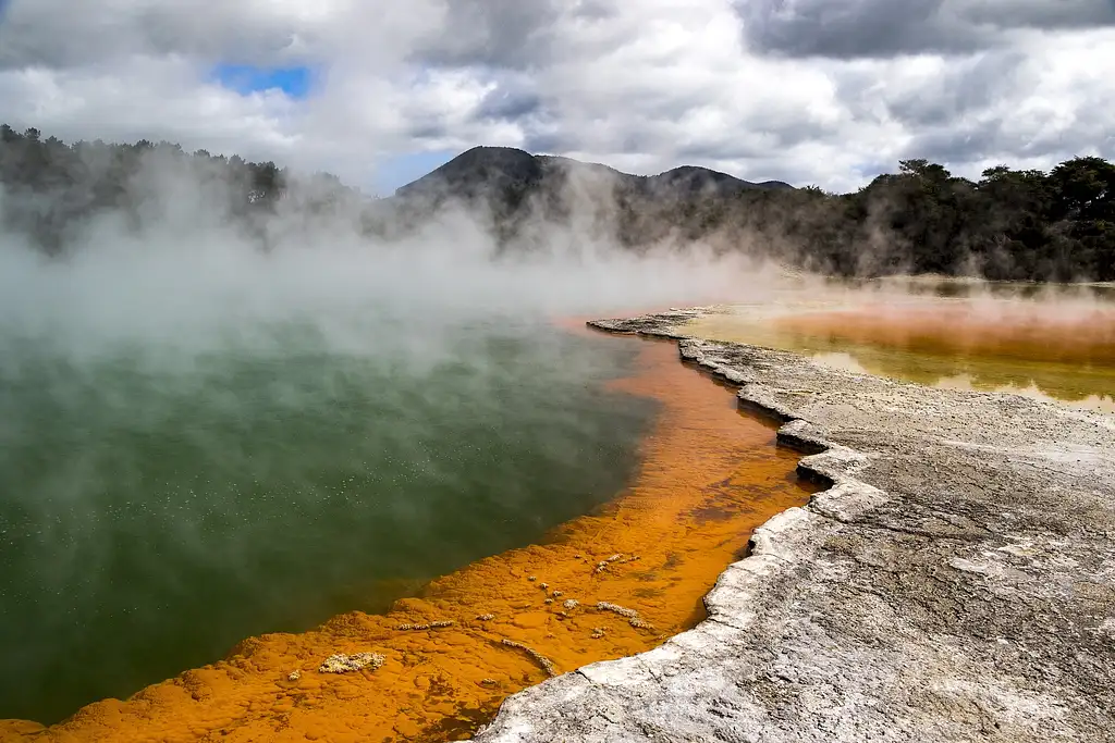 'Kiwi Roamer' Bus Pass | North & South Islands | Kiwi Experience