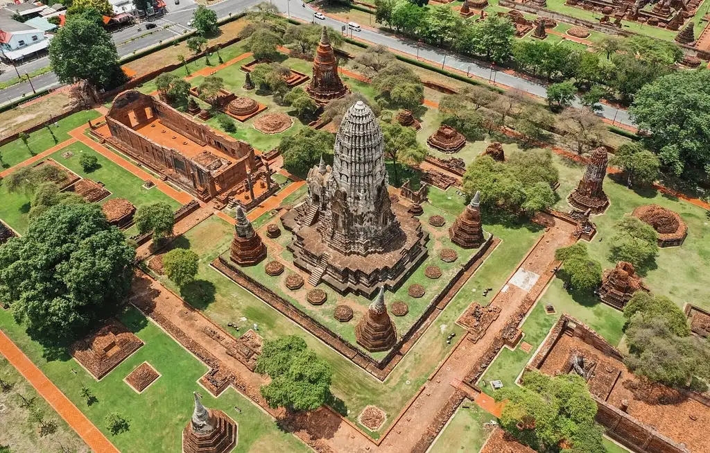 Full-Day Ayutthaya and Lopburi Guided Tour from Bangkok