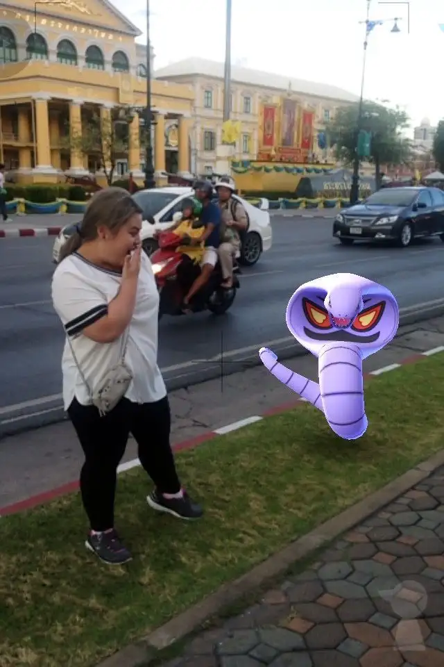 Pokémon (Go) Catching In Bangkok