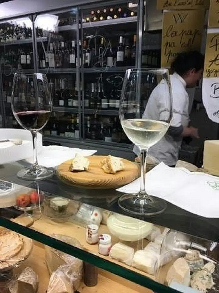 Street Tour and Food Tasting with the Best Bars of Milan