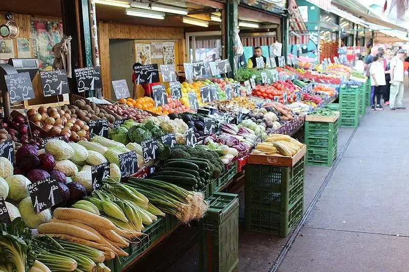 Vienna food tour at Naschmarkt