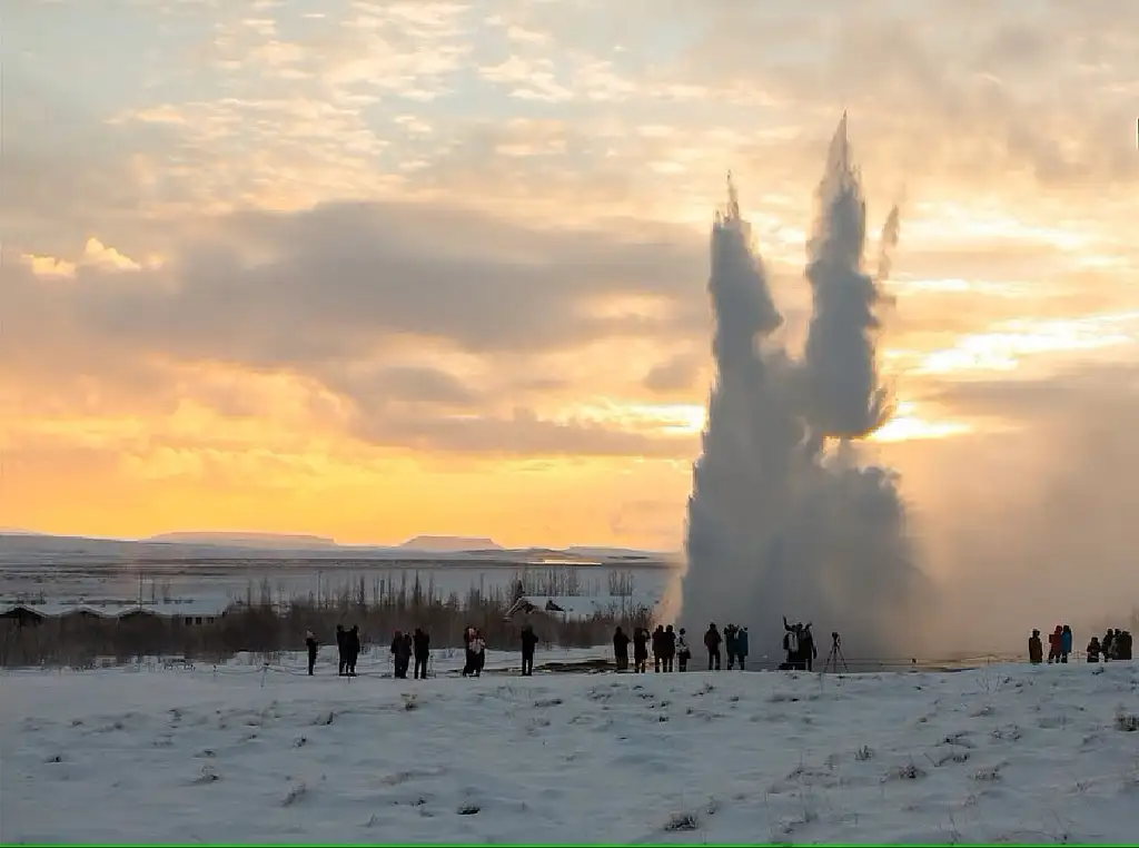Golden Circle and Northern Lights Guided Tour from Reykjavik