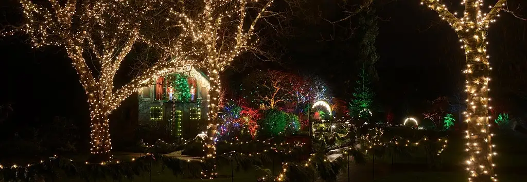 Christmas Guided Tour Of Victoria And Butchart Gardens