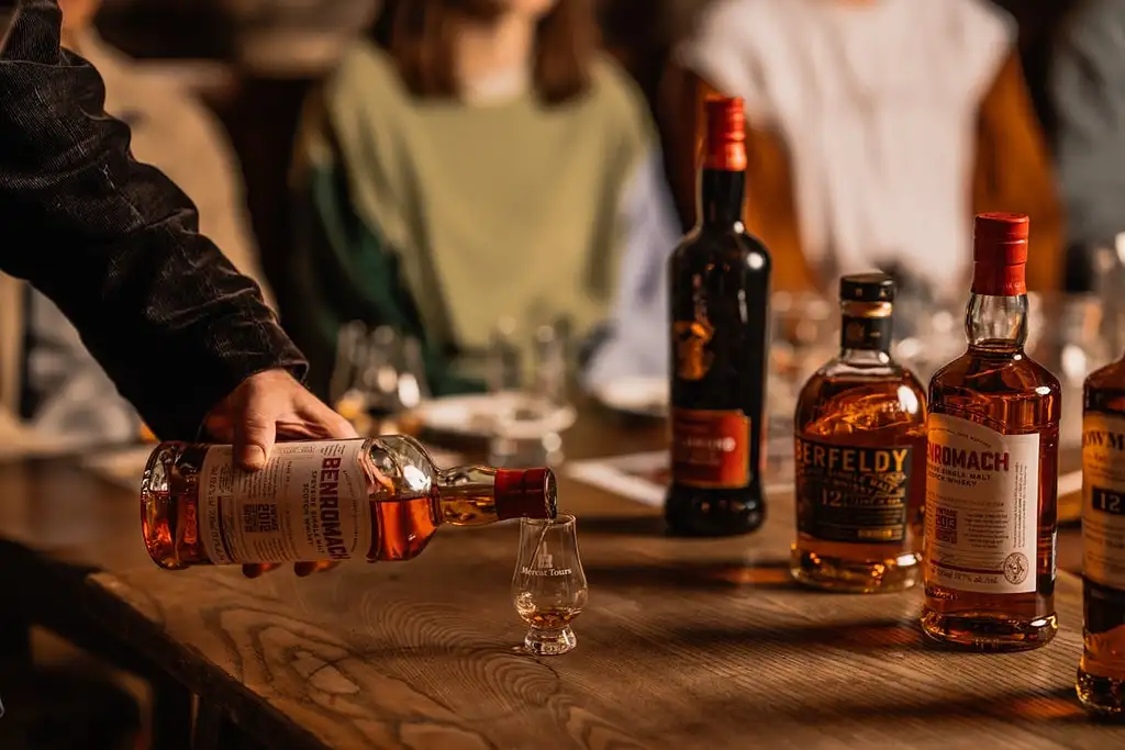 Edinburgh Old Town Walking Tour with Whisky Tasting