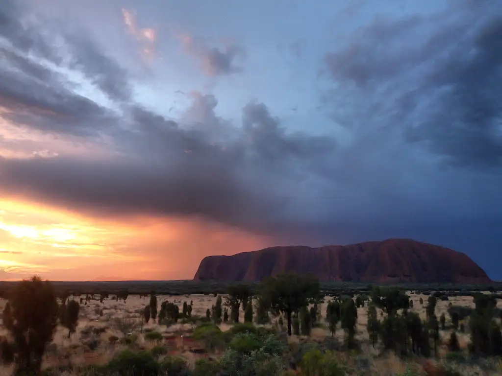 SEIT Uluru with Sunset Sparkling Wine & Canapes | Half Day