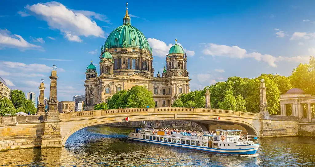 10 Days Essential Western Europe: Amsterdam, Berlin & Epic Views | G Adventures 18-35's