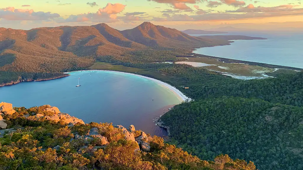 6 Day Tasmania Unveiled: Discovering Icons and Hidden Gems