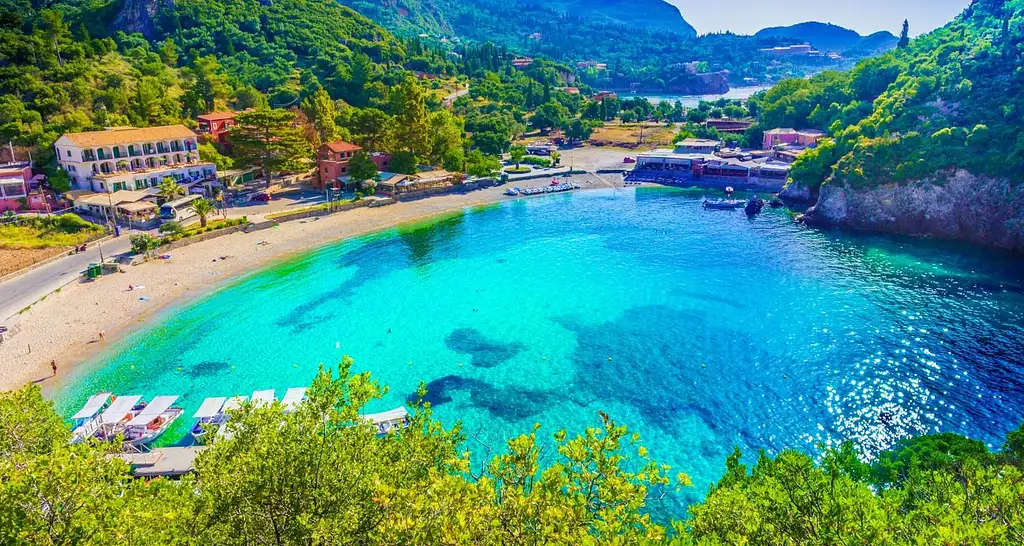 25 Days Total Europe: Austria, the Mediterranean & Ancient Athens | G Adventures 18-35's