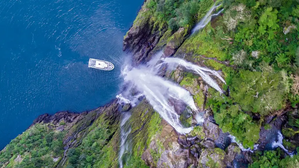Premium Milford Sound & Te Anau Highlights 2-Day Combo | Small Group Tour from Queenstown