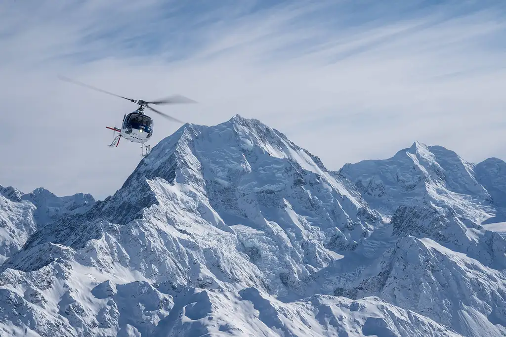 Mountain High: Mount Cook/Aoraki Scenic Helicopter Ride With Alpine Landing
