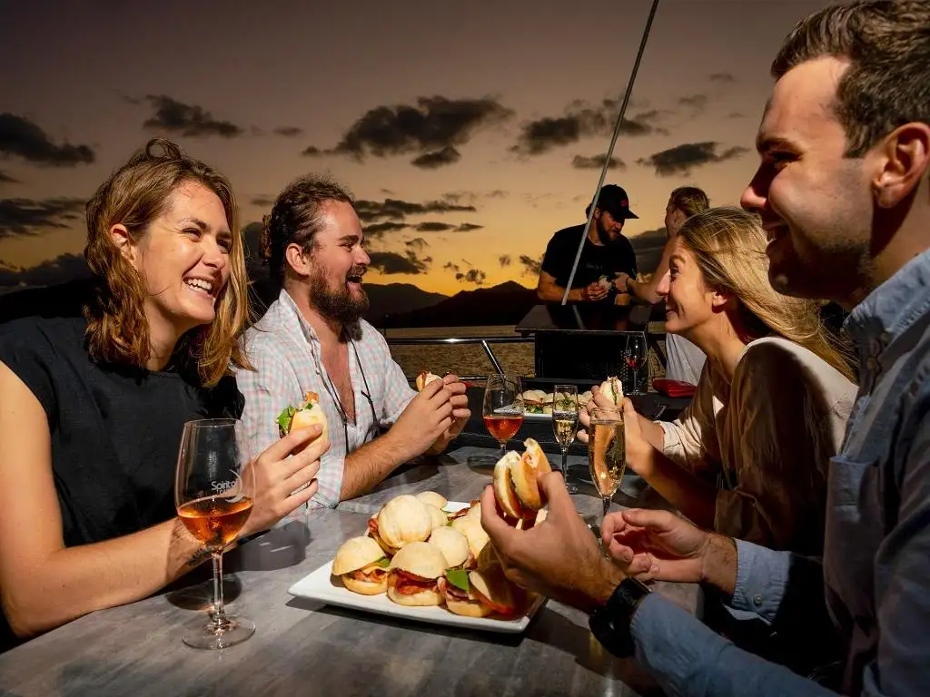 2H30M Cairns Harbour Cruise incl Dinner & Ticket