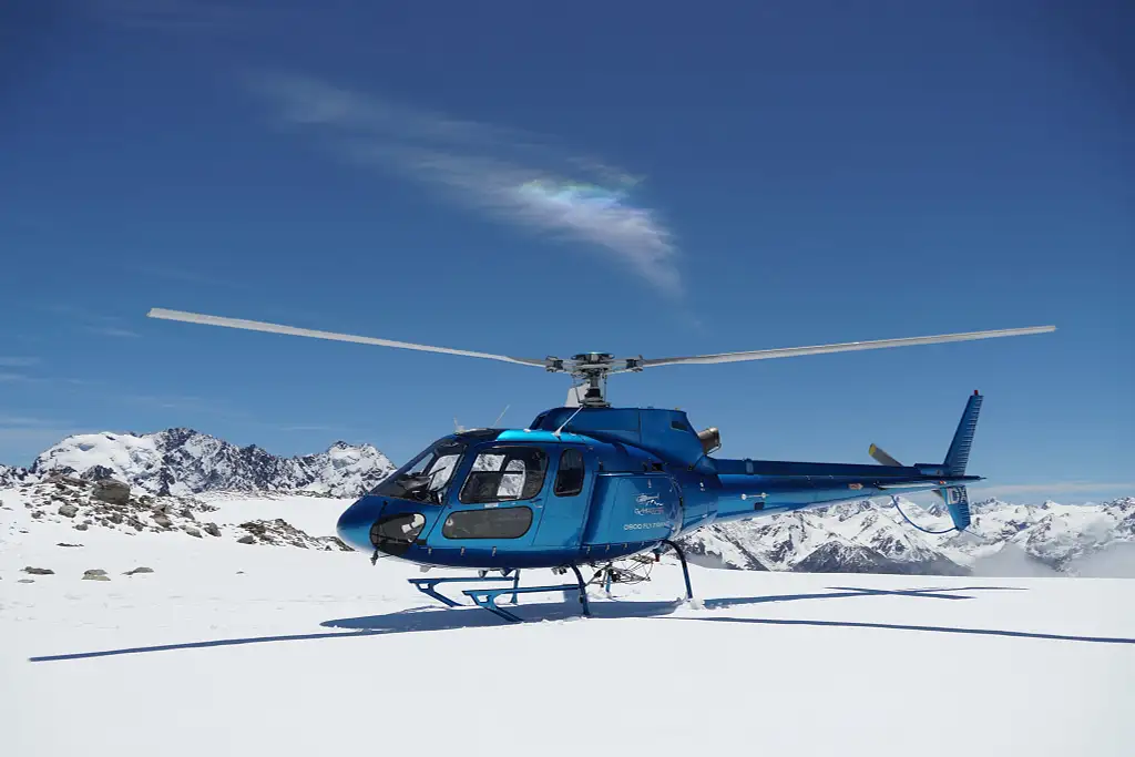 45-minute Ultimate Discovery Helicopter Flight with Snow Landing