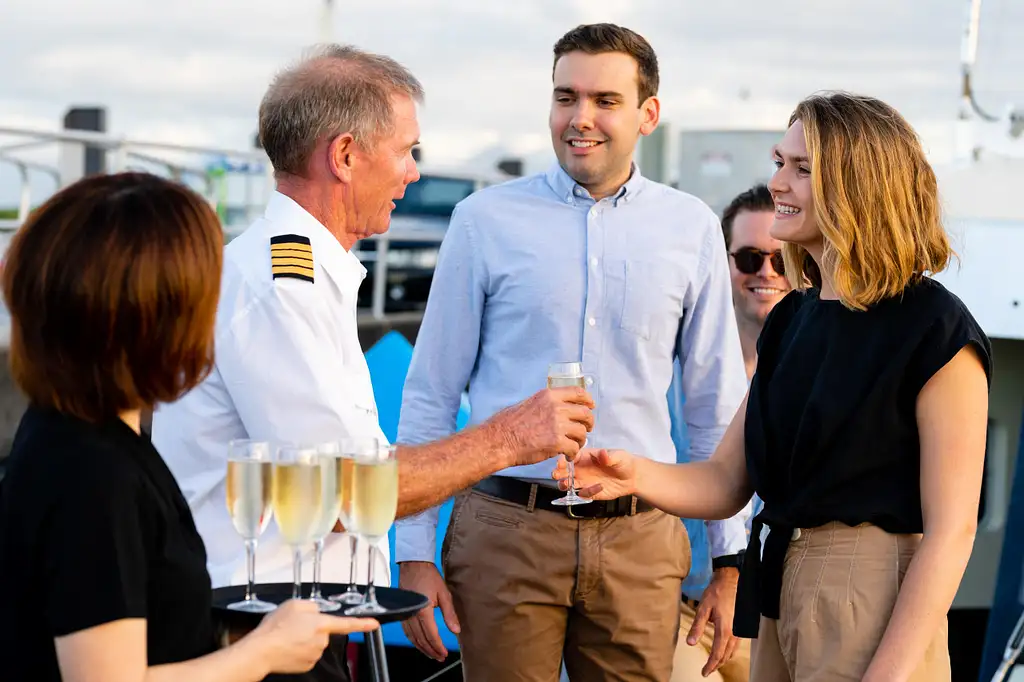 Cairns City Sights & Dinner Cruise