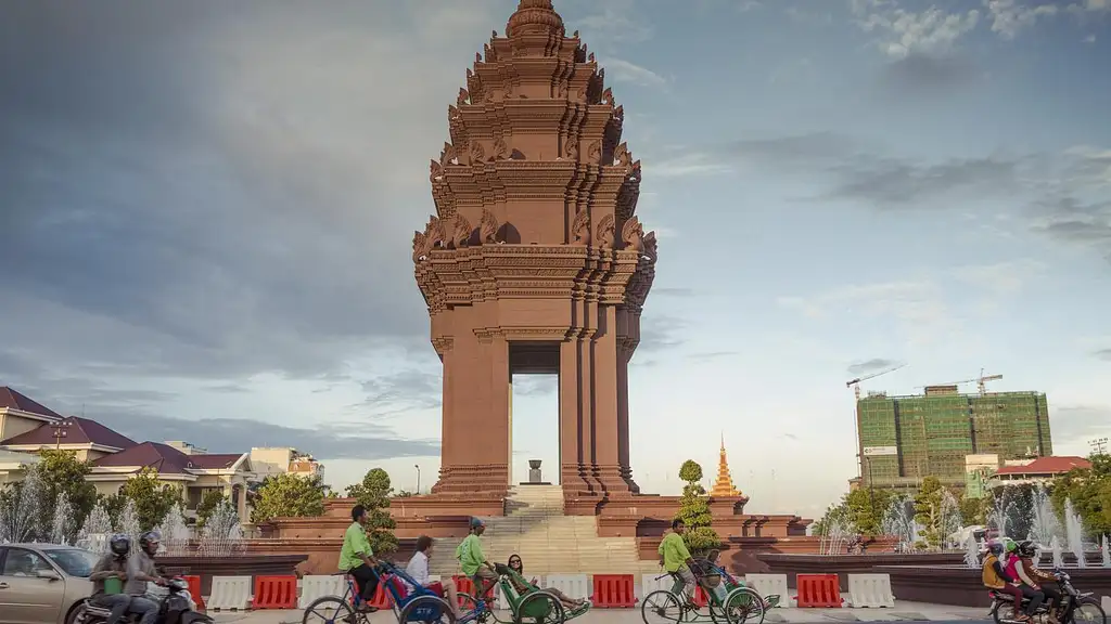 10 Day Cambodia Tour: Ancient Ruins & Boat Rides | G Adventures 18 to 30somethings