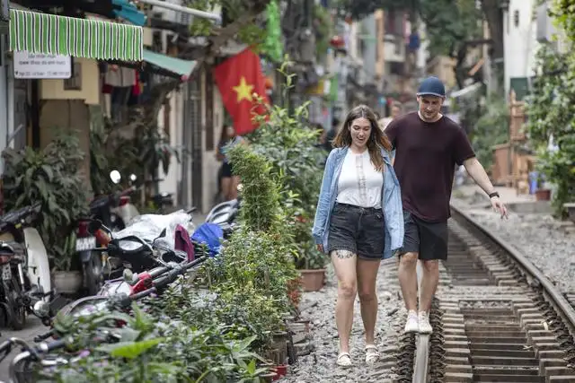 15 Day Vietnam Roadtrip: Hanoi to Ho Chi Minh City | G Adventures 18 to 30somethings