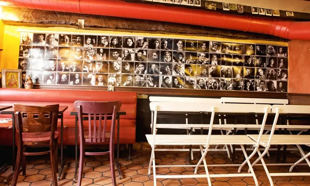 Cinema Walking Tour In Montmartre
