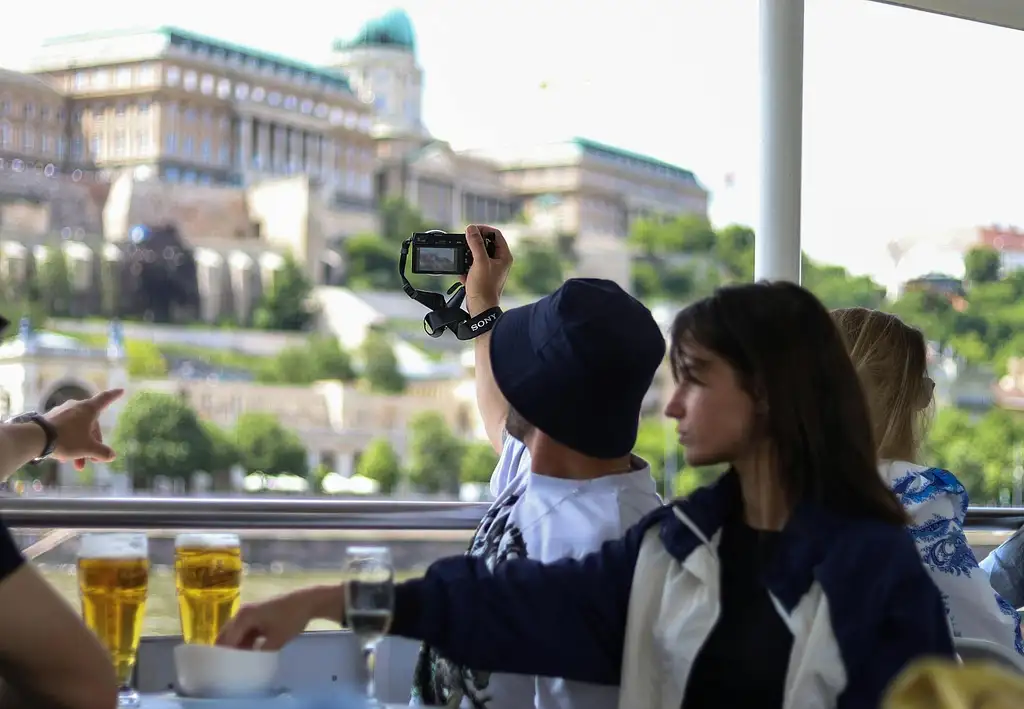 Sunset River Cruise with Unlimited Prosecco in Budapest
