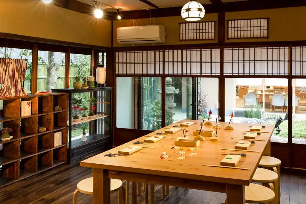 Tsumami-Zaiku Craft Workshop in Kyoto