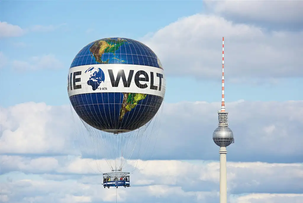 Ascent with the WELT Ballon at Checkpoint Charlie Tour