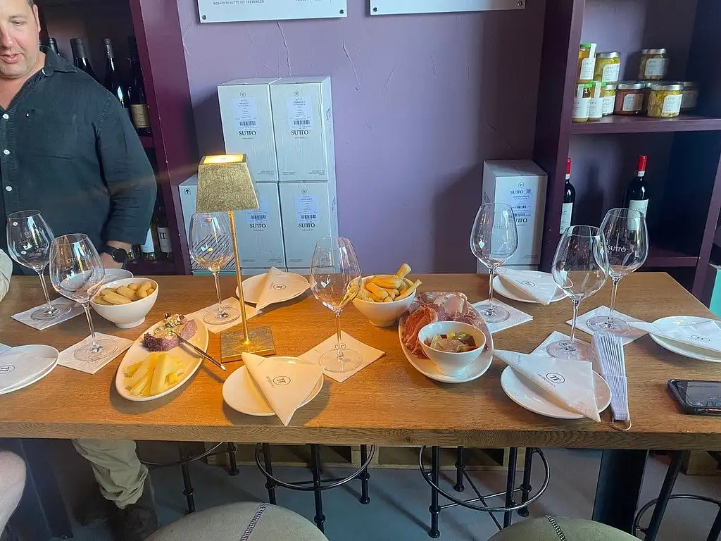 Street Tour and Food Tasting with the Best Bars of Milan