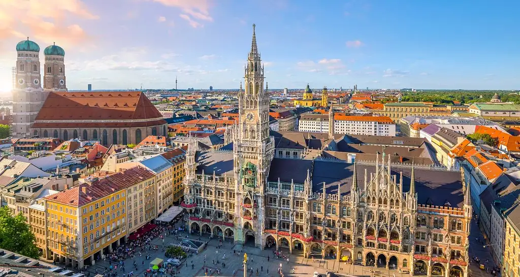 25 Days Total Europe: Austria, the Mediterranean & Ancient Athens | G Adventures 18-35's