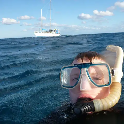 snorkelling-great-barrier-reef
