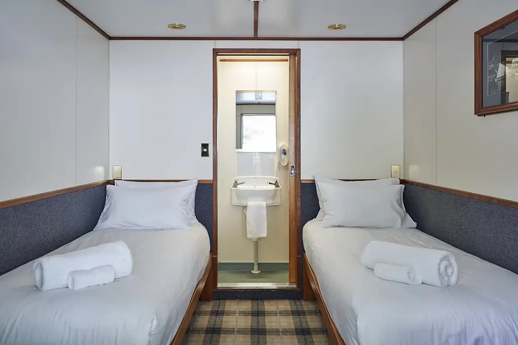 Milford Sound Overnight Cruise | Departing Milford Sound