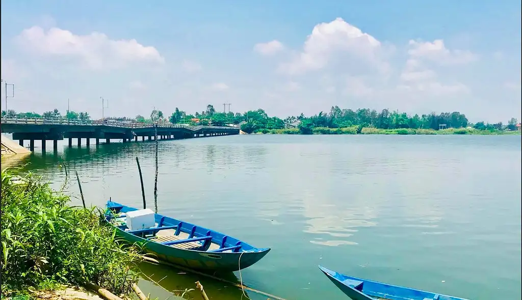 Half-day Kim Bong Eco-tour by Bicycle and Bamboo Boat Ride