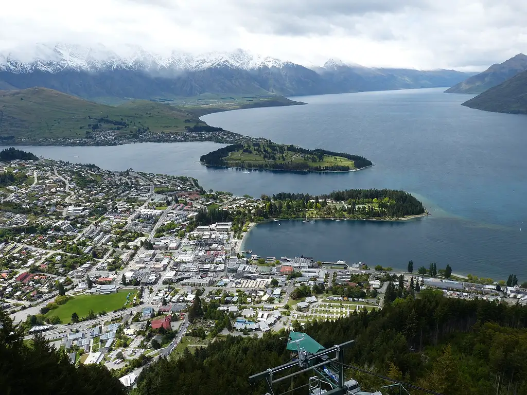 'Kiwi Roamer' Bus Pass | North & South Islands | Kiwi Experience
