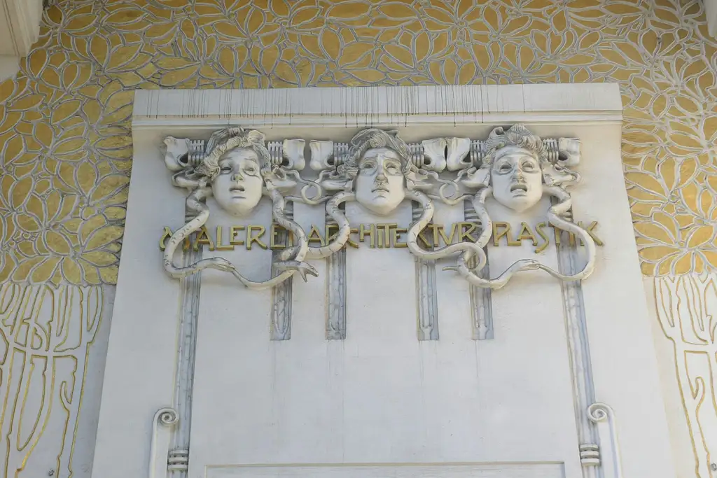 Vienna Art Nouveau and Otto Wagner walking tour with a historian