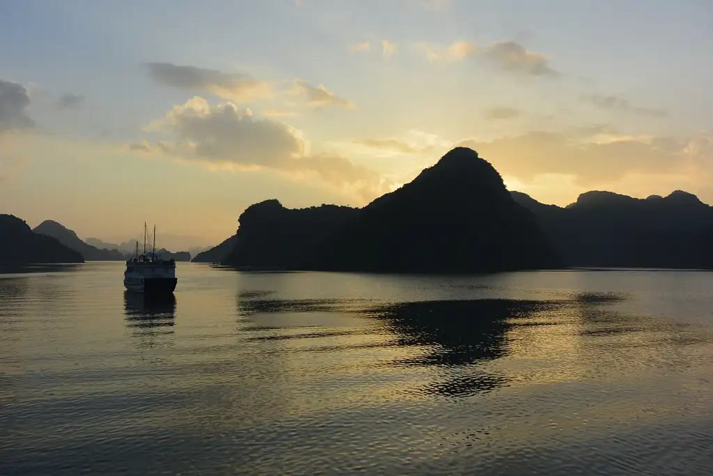 11 Day Ultimate Vietnam Group Tour | Hanoi to Ho Chi Minh (18 to 35's)