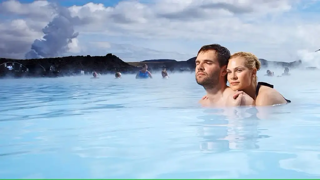 Blue Lagoon Admission and Northern Lights Guided Tour in Reykjavik