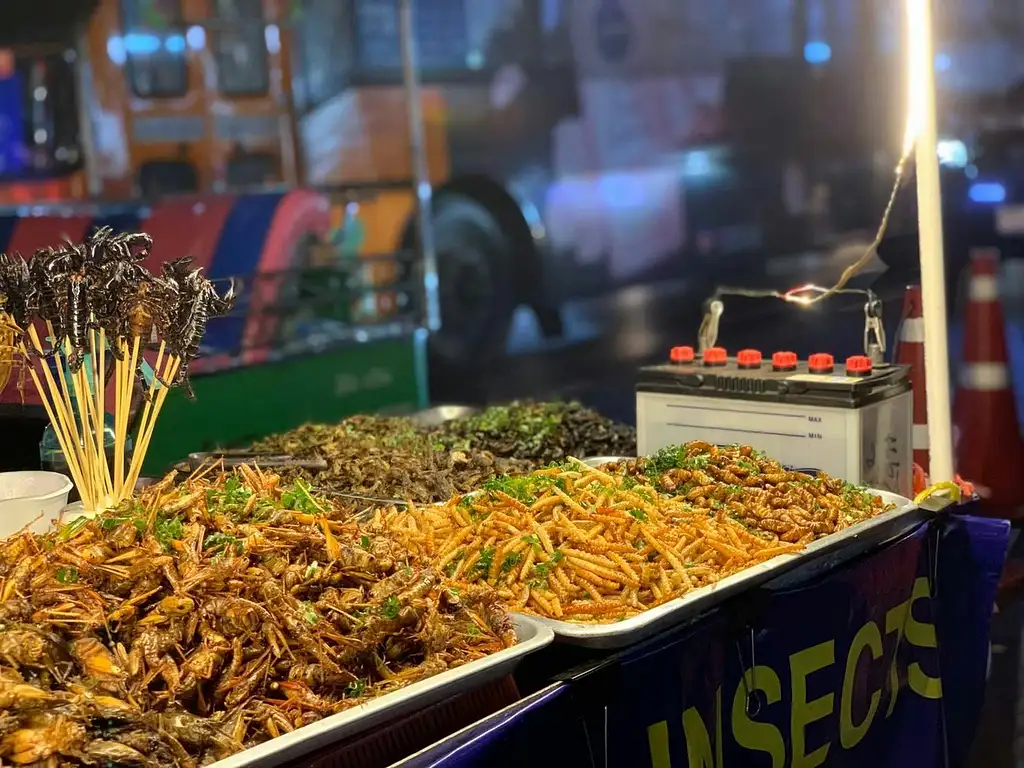 Bangkok Tuk Tuk Night Tour with Chinatown Street Food Meal