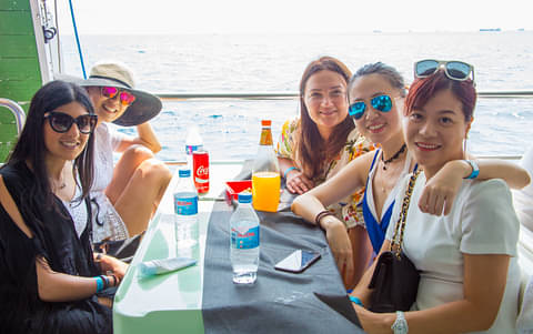 deal barcelona boat party