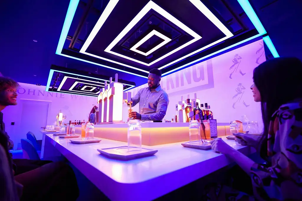 Johnnie Walker Whisky Tour in Edinburgh with Tasting and Lunch