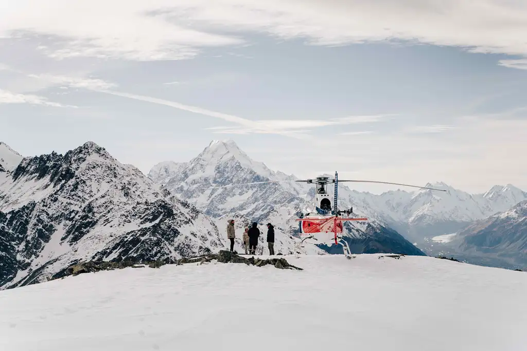 Mountain High: Mount Cook/Aoraki Scenic Helicopter Ride With Alpine Landing