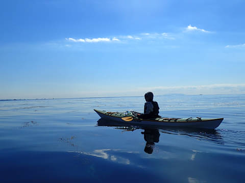SEA KAYAKING WITH THE GRAND VIEW OF MT. FUJI