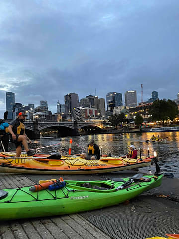 moonlight-kayak-melbourne-australia