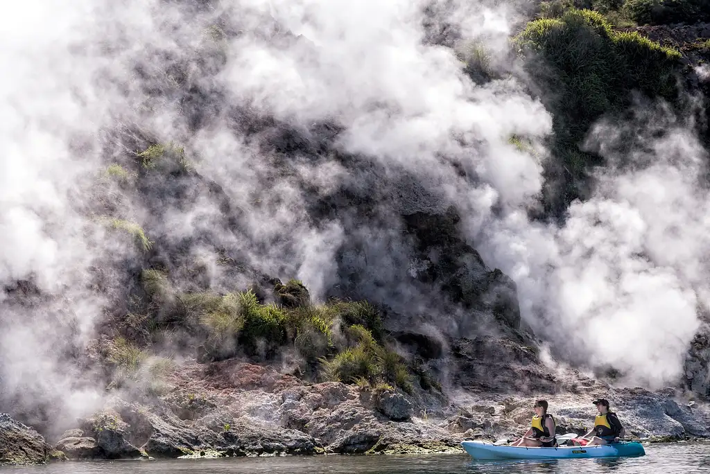 Waimangu Valley Walk and Steaming Cliffs Kayak Tour