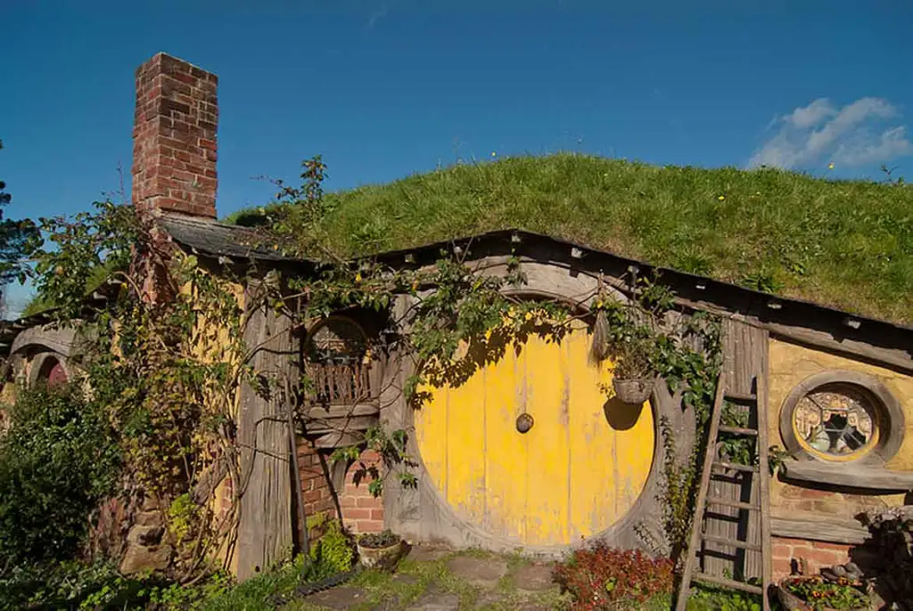 Rotorua to Auckland via Hobbiton One Way Tour