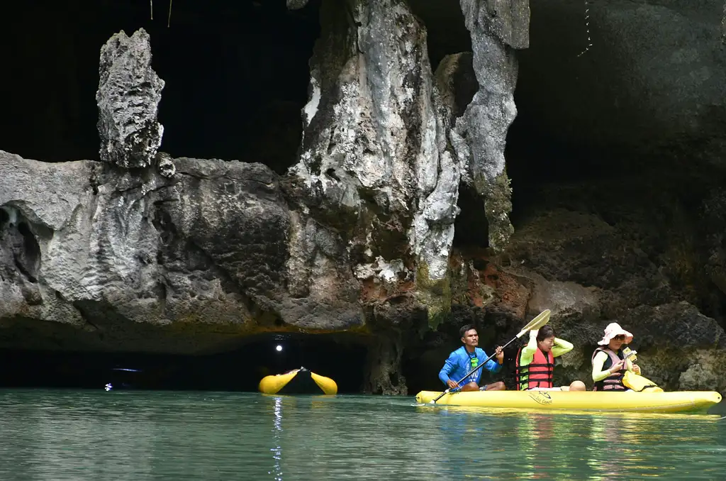 Hong Starlight Kayaking and Loi Krathong Ceremony from Phuket Full Day Tour