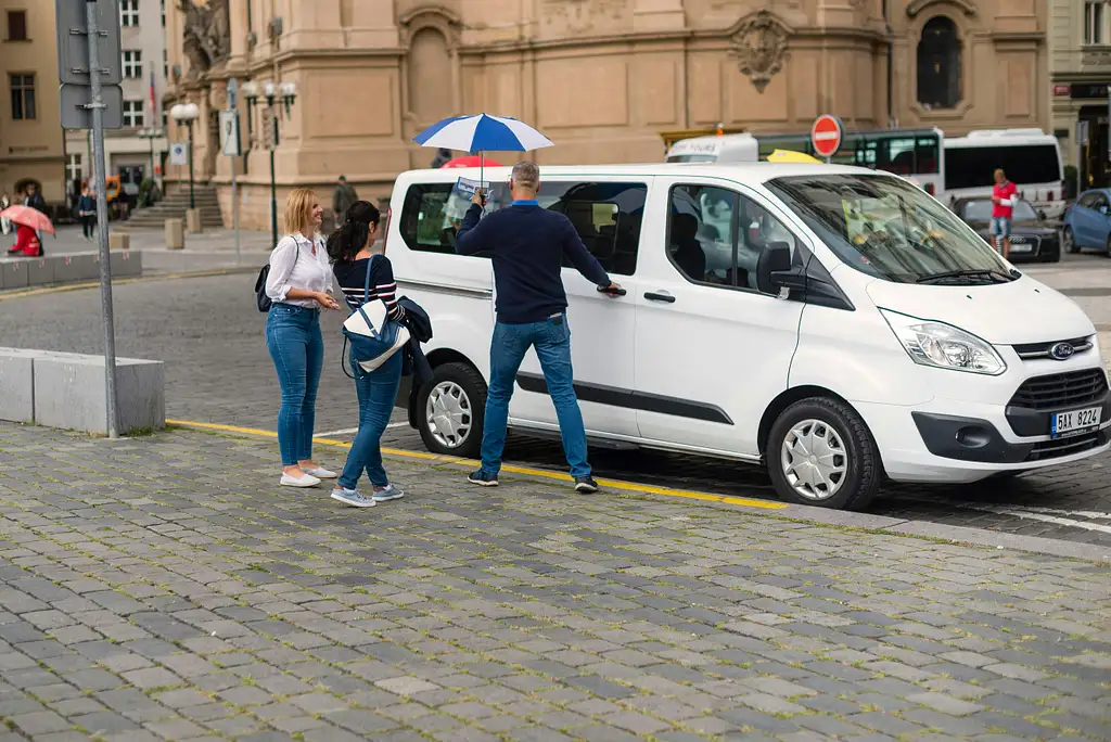 Prague Castle Skip-the-Line Entry Ticket and Minibus Transfer