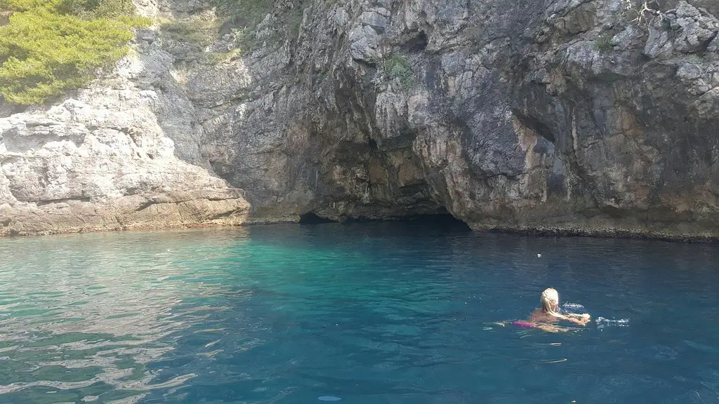 Caves, Snorkeling, and Swimming Tour in Dubrovnik