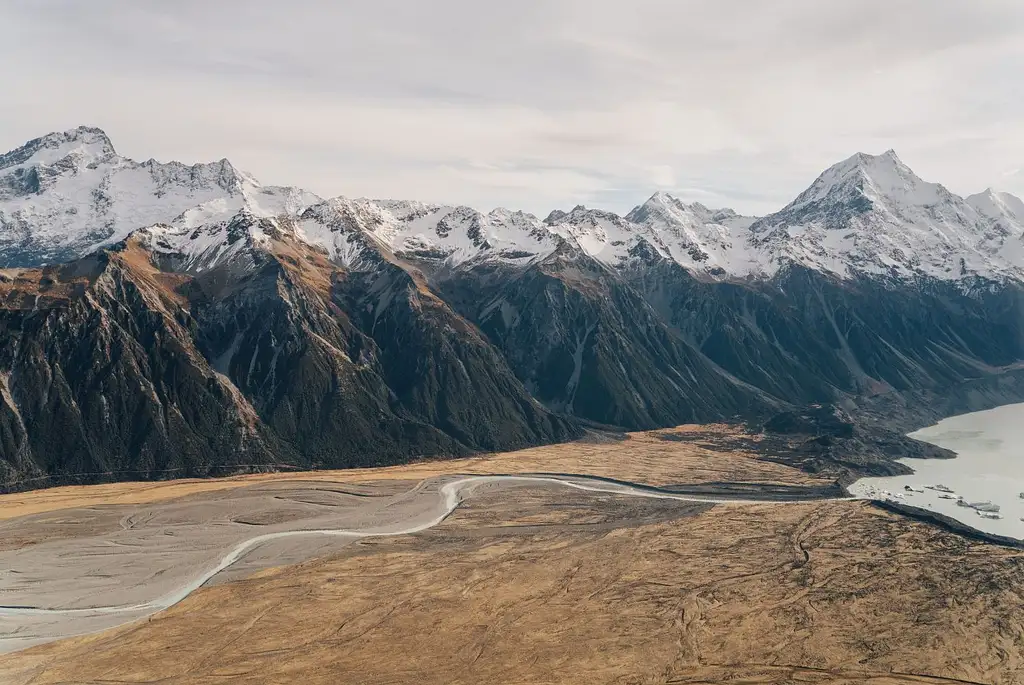 Mt Cook Alpine Vista Helicopter flight with National Park Landing  - 20 mins